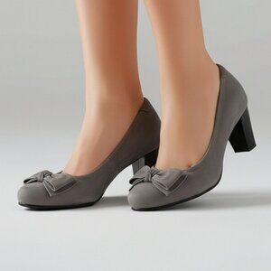 Ecco SZ 8.5 Sage Gray Suede Closed Toe Slip On Pumps Bow Accent 2.5" Heel